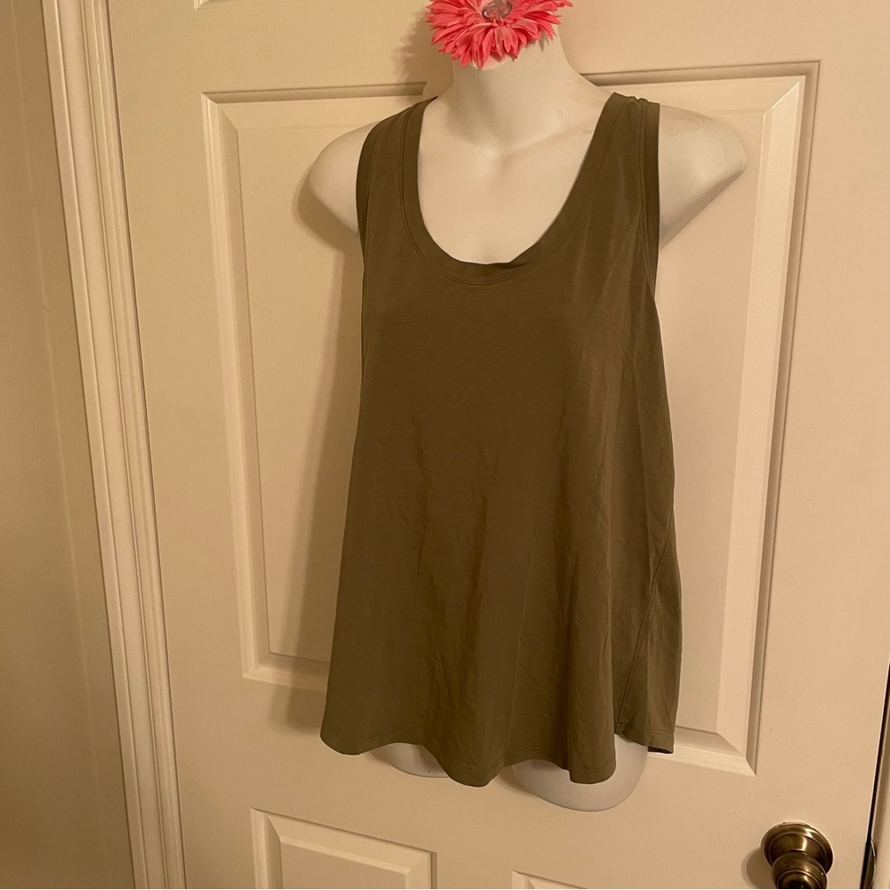 EUC Lululemon Green Love Tank (size 10)